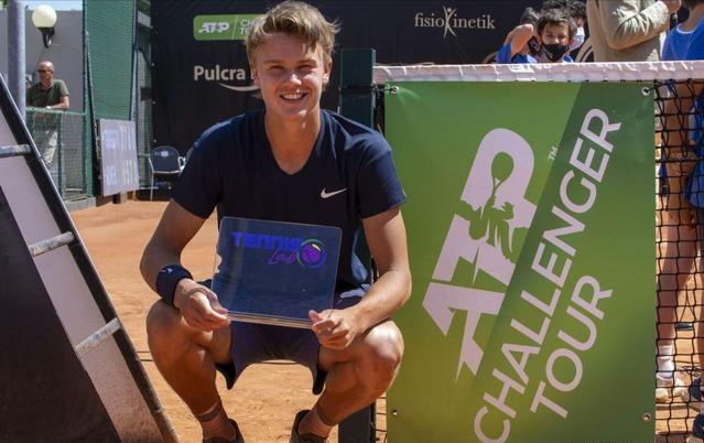 皮球意外打 皮球意外打